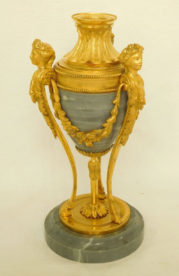 Bougeoir cassolette de style Louis XVI en bronze doré et marbre bleu turquin, époque XIXe siècle