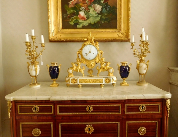 Louis XVI mantelpiece ornament, marble, ormolu and Cobalt blue glass, 18th century