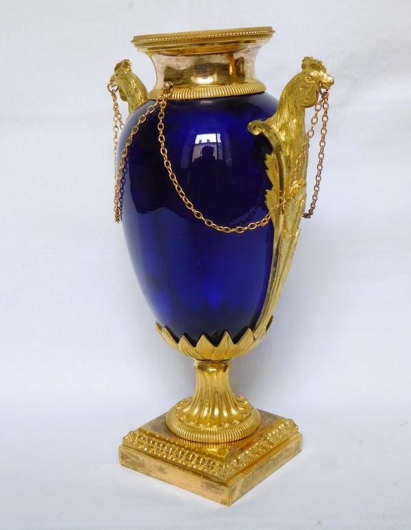 Louis XVI mantelpiece ornament, marble, ormolu and Cobalt blue glass, 18th century