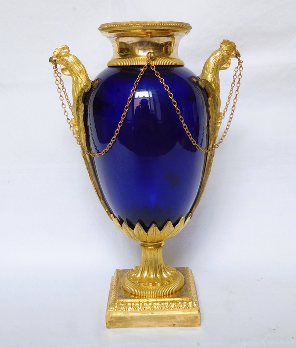 Louis XVI mantelpiece ornament, marble, ormolu and Cobalt blue glass, 18th century