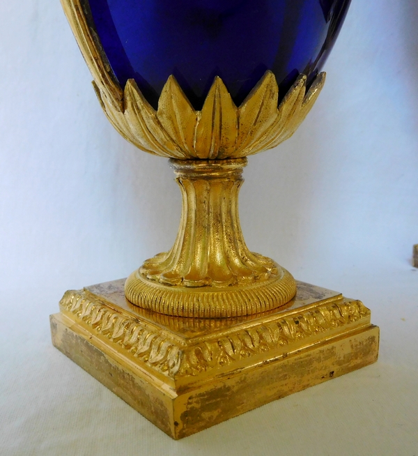 Louis XVI mantelpiece ornament, marble, ormolu and Cobalt blue glass, 18th century