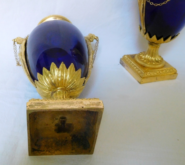 Louis XVI mantelpiece ornament, marble, ormolu and Cobalt blue glass, 18th century