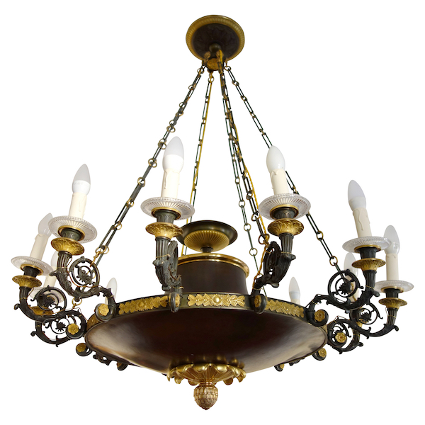 Grand lustre Empire en lampe antique à 12 feux, bronze doré & patiné, XIXe siècle vers 1830
