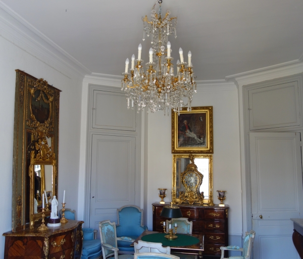 Louis XVI style Baccarat crystal and gilt bronze (ormolu) chandelier, 12 lights, late 19th century production