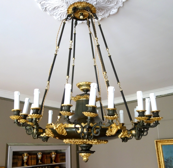 Large Empire antique style patinated bronze and ormolu chandelier - 19th century circa 1830