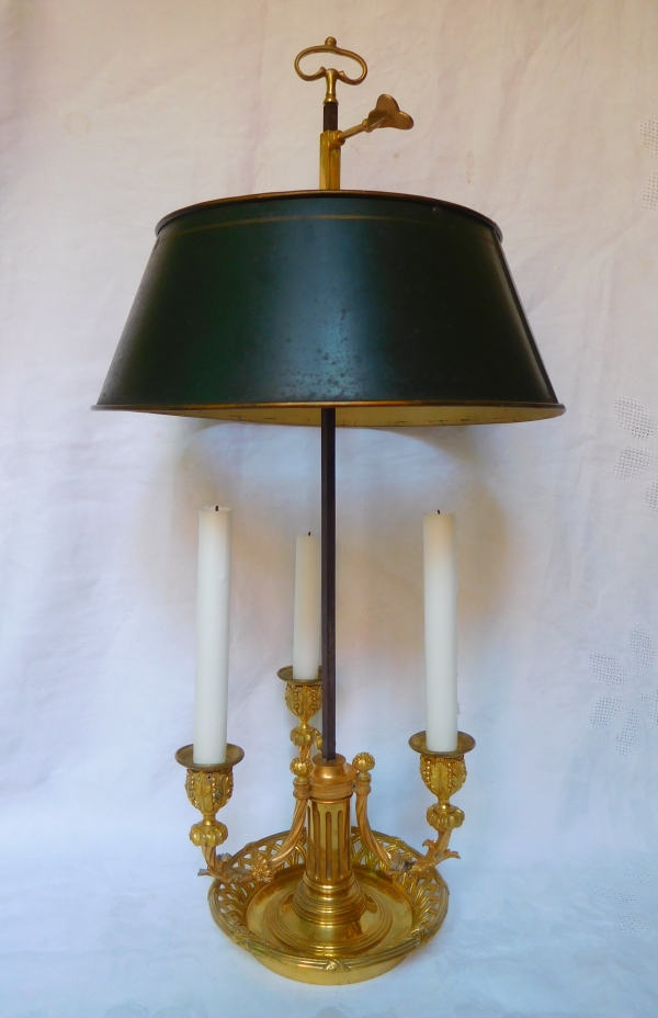 Lampe bouillotte en bronze ciselé et doré de style Louis XVI d'époque XIXe siècle