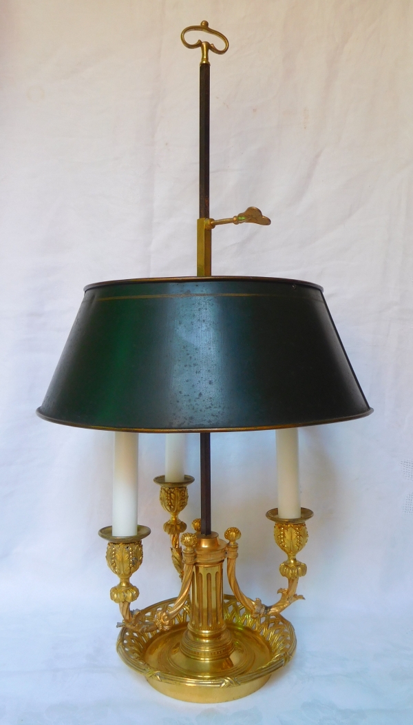 Lampe bouillotte en bronze ciselé et doré de style Louis XVI d'époque XIXe siècle