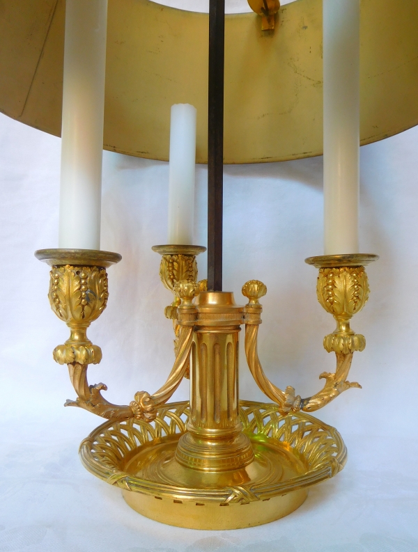 Lampe bouillotte en bronze ciselé et doré de style Louis XVI d'époque XIXe siècle