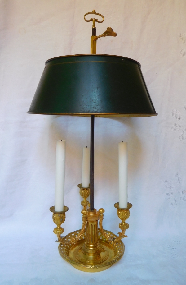 Lampe bouillotte en bronze ciselé et doré de style Louis XVI d'époque XIXe siècle