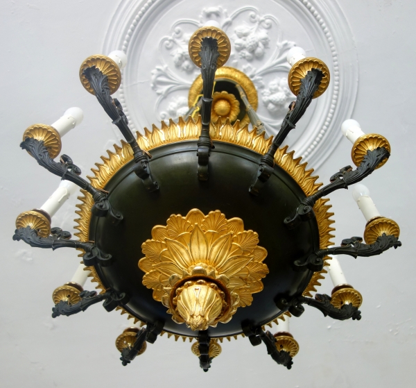 Large Empire chandelier, ormolu and patinated bronze - 12 lights - France circa 1820