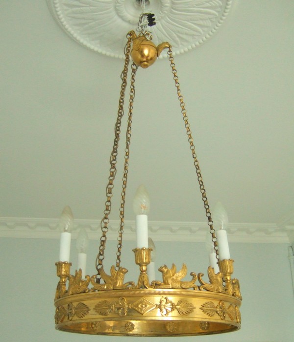 Lustre Empire en bronze ciselé et doré au mercure, aux sphinges, aigles et couronne comtale