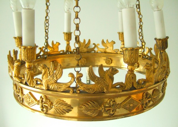 Lustre Empire en bronze ciselé et doré au mercure, aux sphinges, aigles et couronne comtale