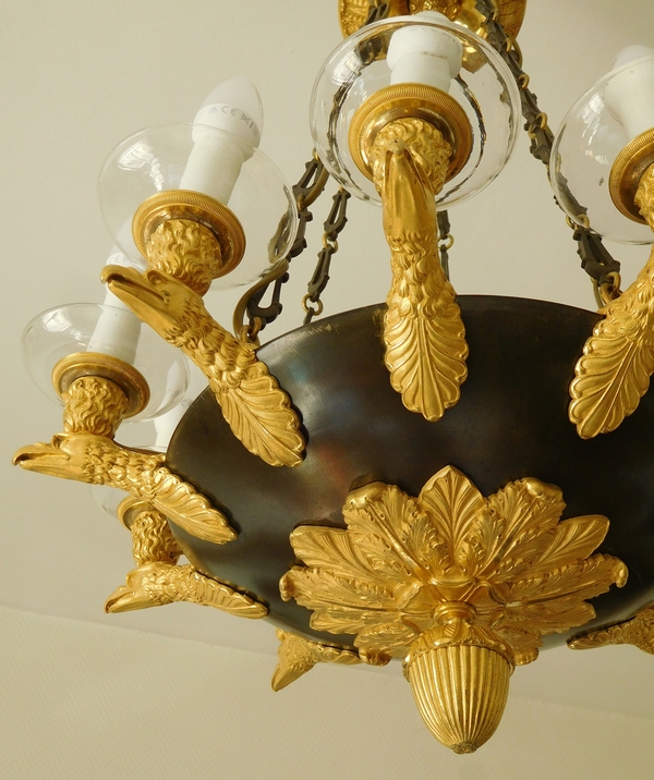 Lustre Empire aux aigles en bronze patiné et doré au mercure, époque début XIXe - 10 feux