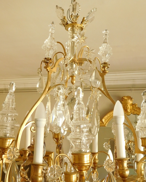 Grand lustre corbeille de style Louis XV à 12 feux, bronze doré et cristal taillé, Maison Bagues