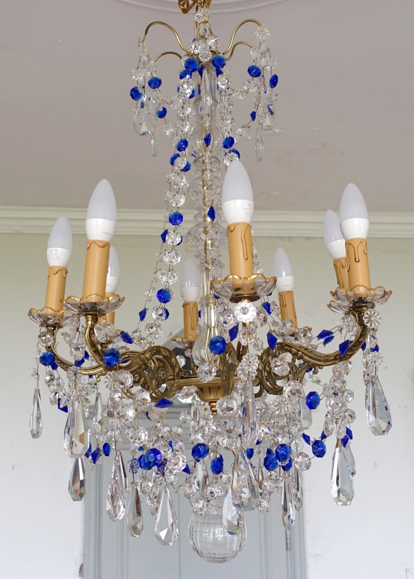 Lustre 8 feux en cristal de Baccarat blanc et bleu cobalt - style Louis XVI