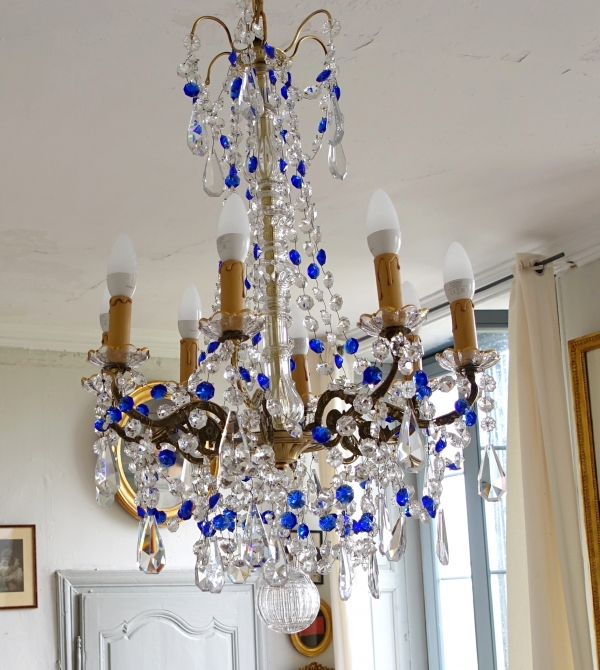 Lustre 8 feux en cristal de Baccarat blanc et bleu cobalt - style Louis XVI