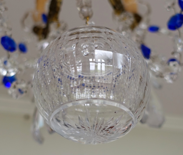Lustre 8 feux en cristal de Baccarat blanc et bleu cobalt - style Louis XVI