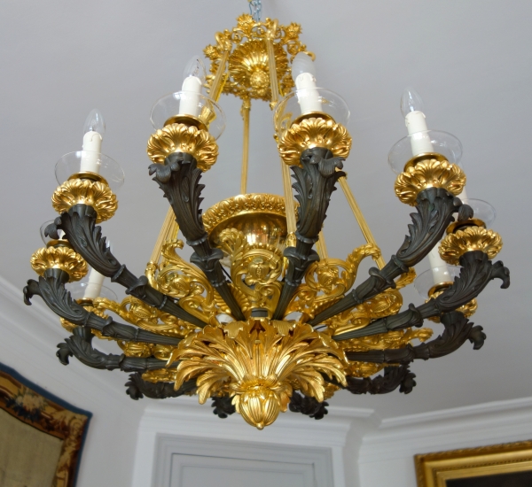 Large 12 lights patinated and gilt bronze chandelier, early 19th century - circa 1830