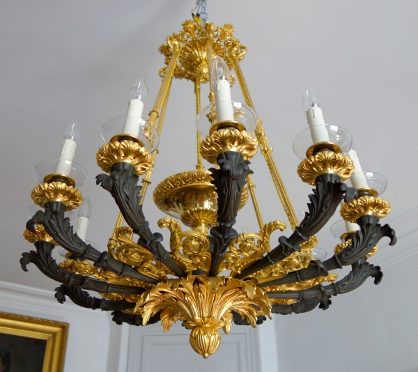 Large 12 lights patinated and gilt bronze chandelier, early 19th century - circa 1830