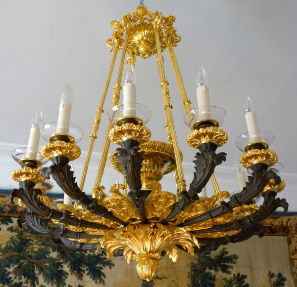 Large 12 lights patinated and gilt bronze chandelier, early 19th century - circa 1830