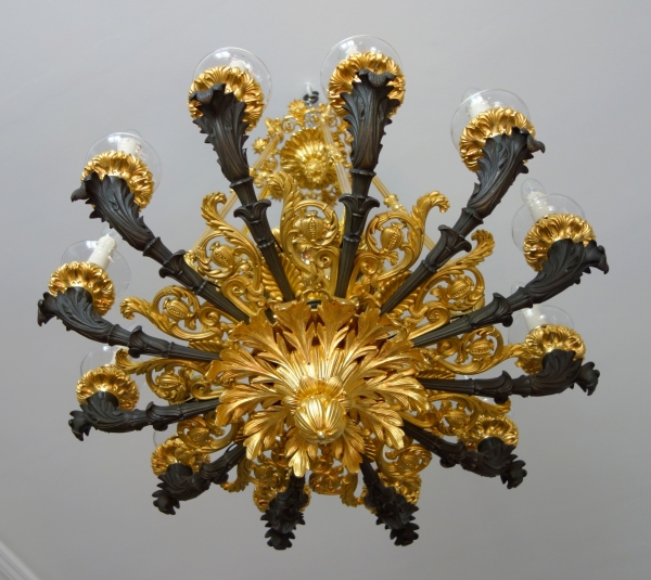 Large 12 lights patinated and gilt bronze chandelier, early 19th century - circa 1830