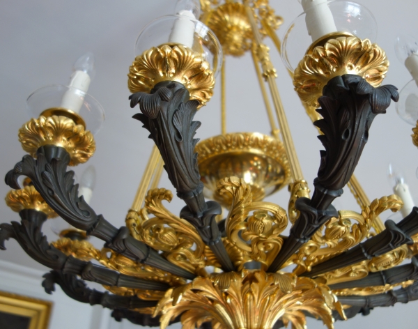 Large 12 lights patinated and gilt bronze chandelier, early 19th century - circa 1830