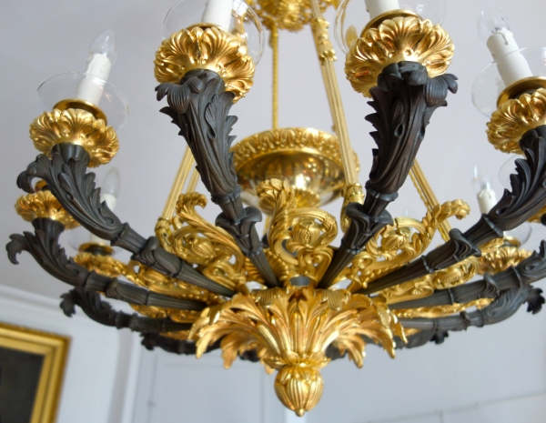 Large 12 lights patinated and gilt bronze chandelier, early 19th century - circa 1830