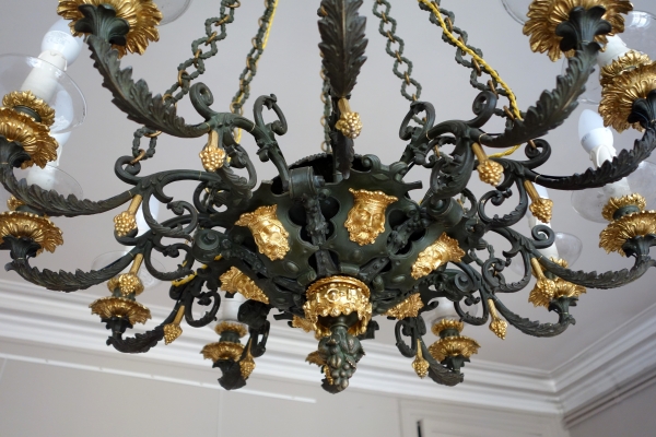 Large 12 lights patinated bronze & ormolu chandelier made for a duke, early 19th century circa 1830