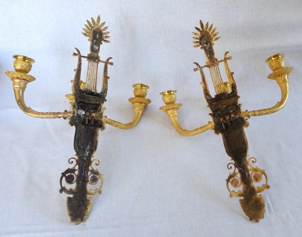 Paire d'appliques Empire en bronze doré au mercure, 3 bras de lumière - attribuées à Claude Galle