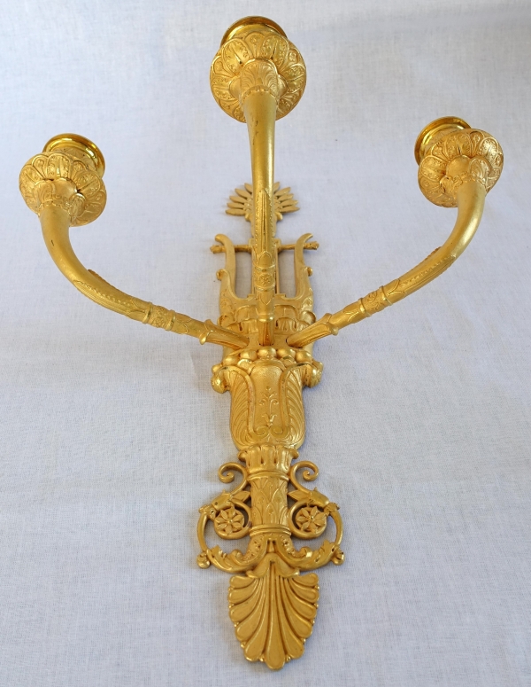 Paire d'appliques Empire en bronze doré au mercure, 3 bras de lumière - attribuées à Claude Galle
