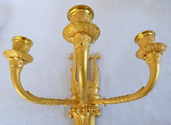 Paire d'appliques Empire en bronze doré au mercure, 3 bras de lumière - attribuées à Claude Galle