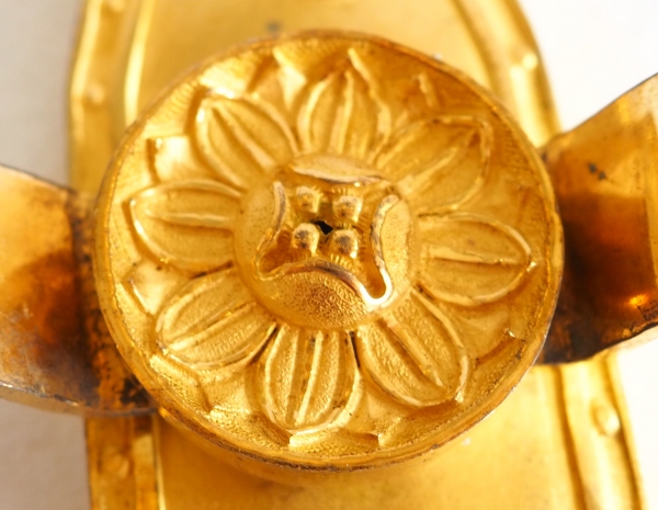 Paire d'appliques à 3 feux d'époque Empire en bronze ciselé et doré au mercure