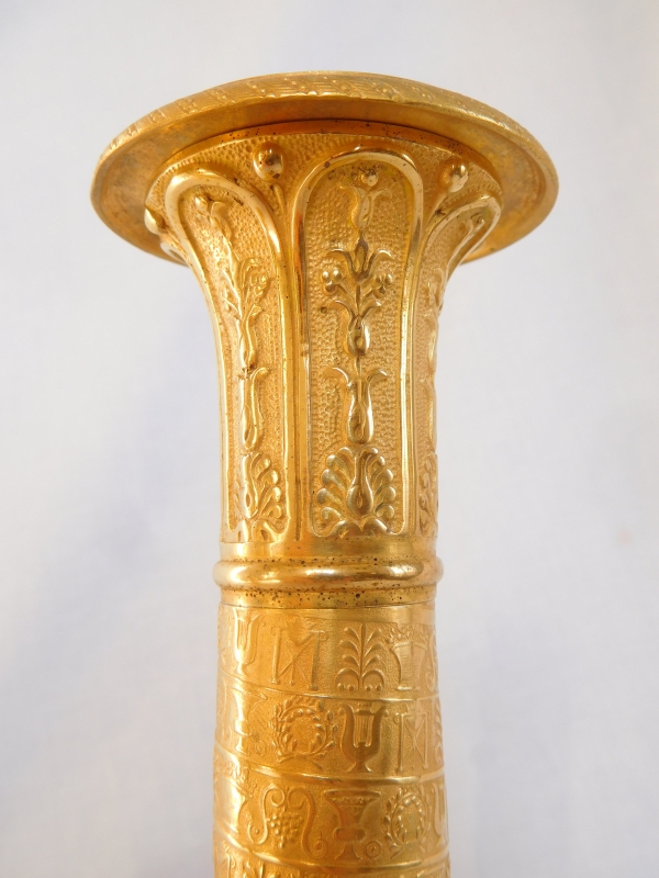 Paire de bougeoirs flambeaux en bronze ciselé & doré d'époque Charles X