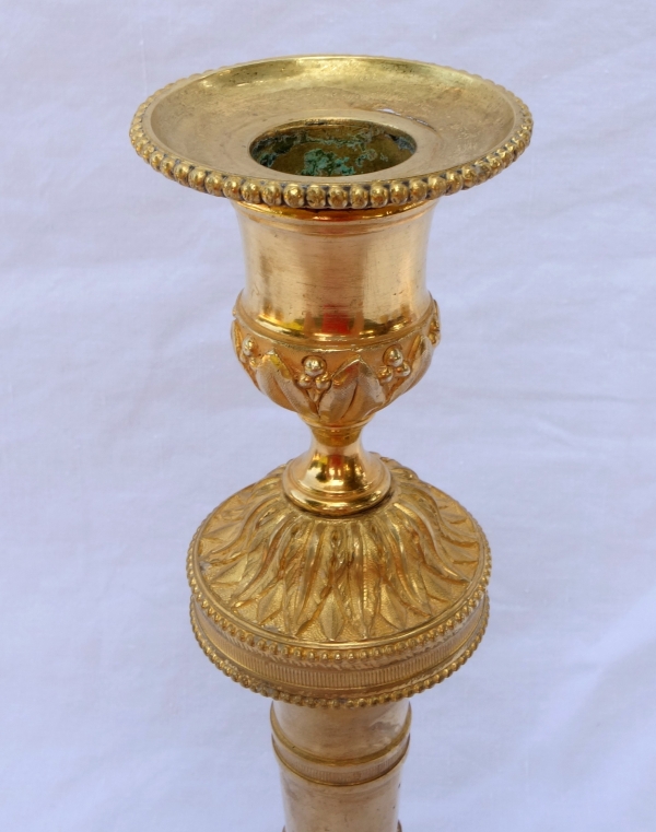 Paire de bougeoirs en bronze doré d'époque Louis XVI, époque XVIIIe