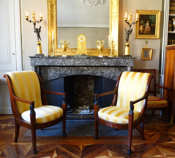 Ravrio : paire de flambeaux bougeoirs Empire en bronze doré variante Château de Fontainebleau