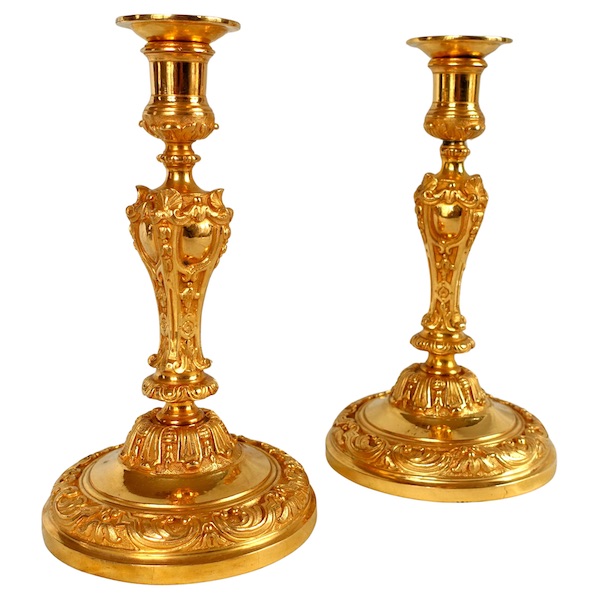 Paire de bougeoirs en bronze ciselé et doré de style Louis XIV Régence