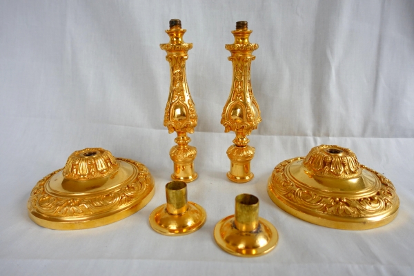 Paire de bougeoirs en bronze ciselé et doré de style Louis XIV Régence