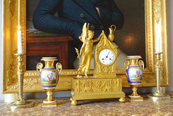 Claude Galle : paire de bougeoirs en bronze ciselé et doré au mercure - époque Consulat Empire