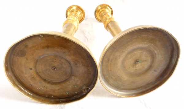 Claude Galle : paire de bougeoirs en bronze ciselé et doré au mercure - époque Consulat Empire