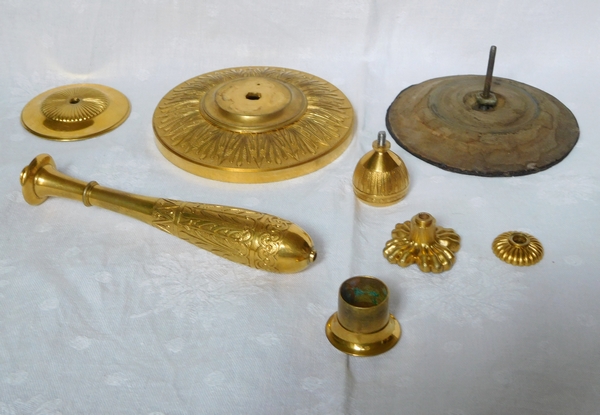 Claude Galle : paire de bougeoirs Empire en bronze doré au mercure