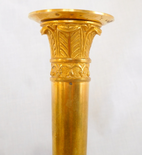 Thomire & Cie : paire de bougeoirs Empire en bronze doré - modèle du Château de Fontainebleau
