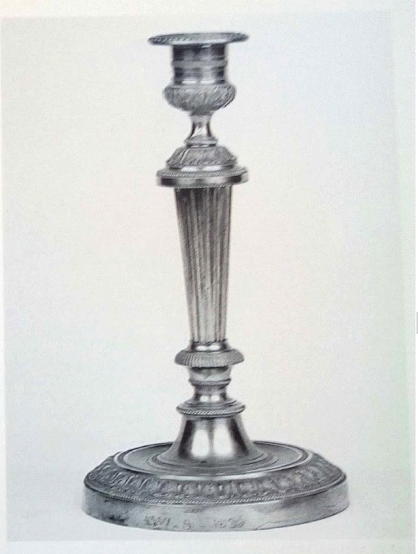 Paire de bougeoirs Louis XVI, modèle du Château de Fontainebleau - bronze doré au mercure