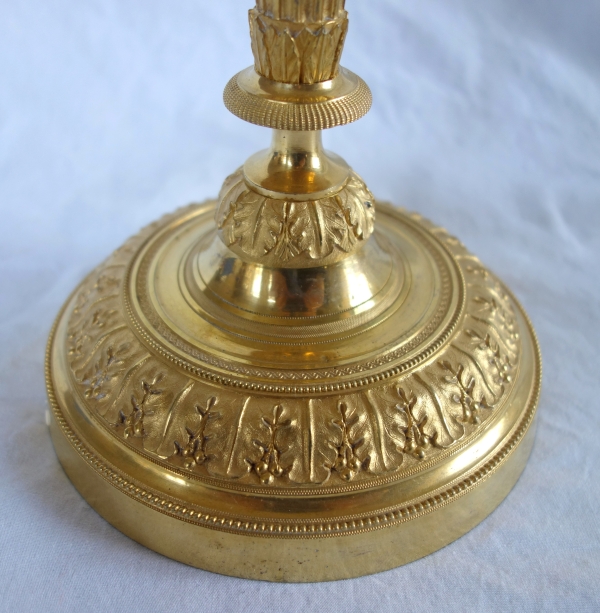 Paire de bougeoirs flambeaux Louis XVI, bronze finement ciselé & doré au mercure - Galle / Ravrio