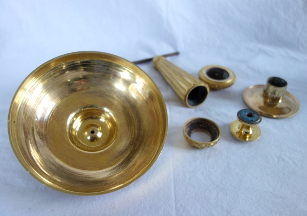 Paire de bougeoirs flambeaux Louis XVI, bronze finement ciselé & doré au mercure - Galle / Ravrio