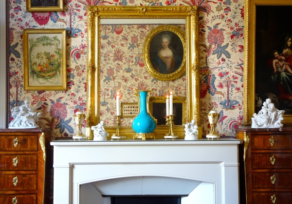 Paire de bougeoirs tripodes en bronze doré or fin et marbre - style Louis XVI