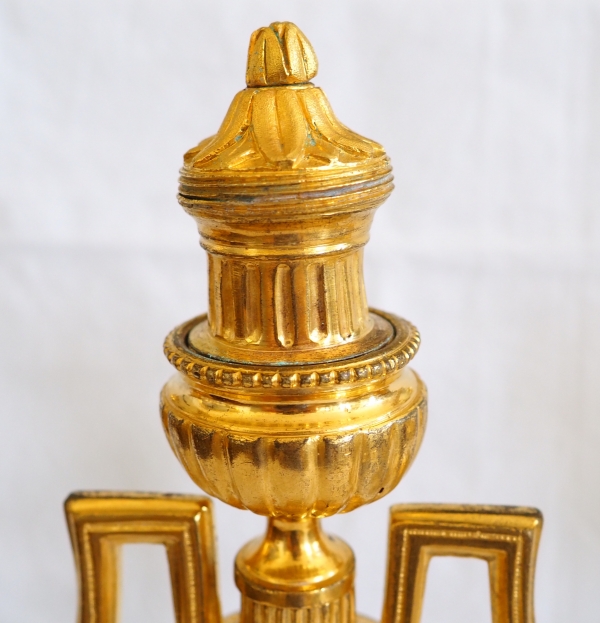 Paire de candélabres à 2 ou 3 feux d'époque Louis XVI en bronze doré au mercure - XVIIIe siècle