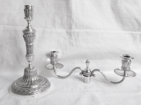 Paire de flambeaux candélabres de style Louis XVI en argent massif, poinçon Minerve