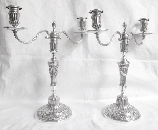 Paire de flambeaux candélabres de style Louis XVI en argent massif, poinçon Minerve