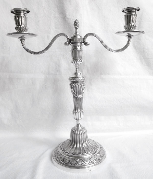 Paire de flambeaux candélabres de style Louis XVI en argent massif, poinçon Minerve