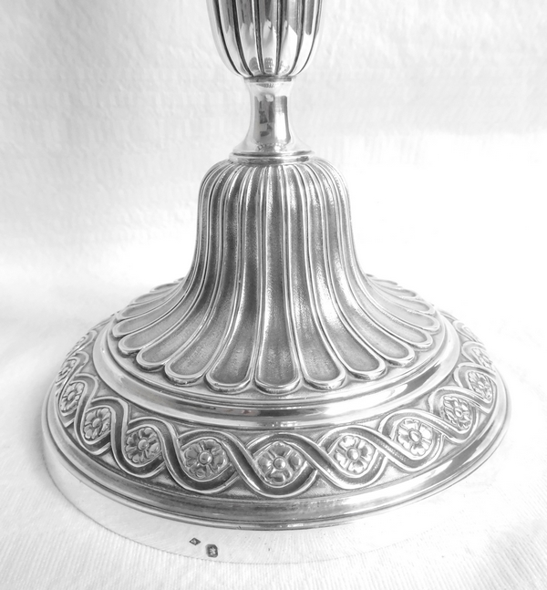 Paire de flambeaux candélabres de style Louis XVI en argent massif, poinçon Minerve